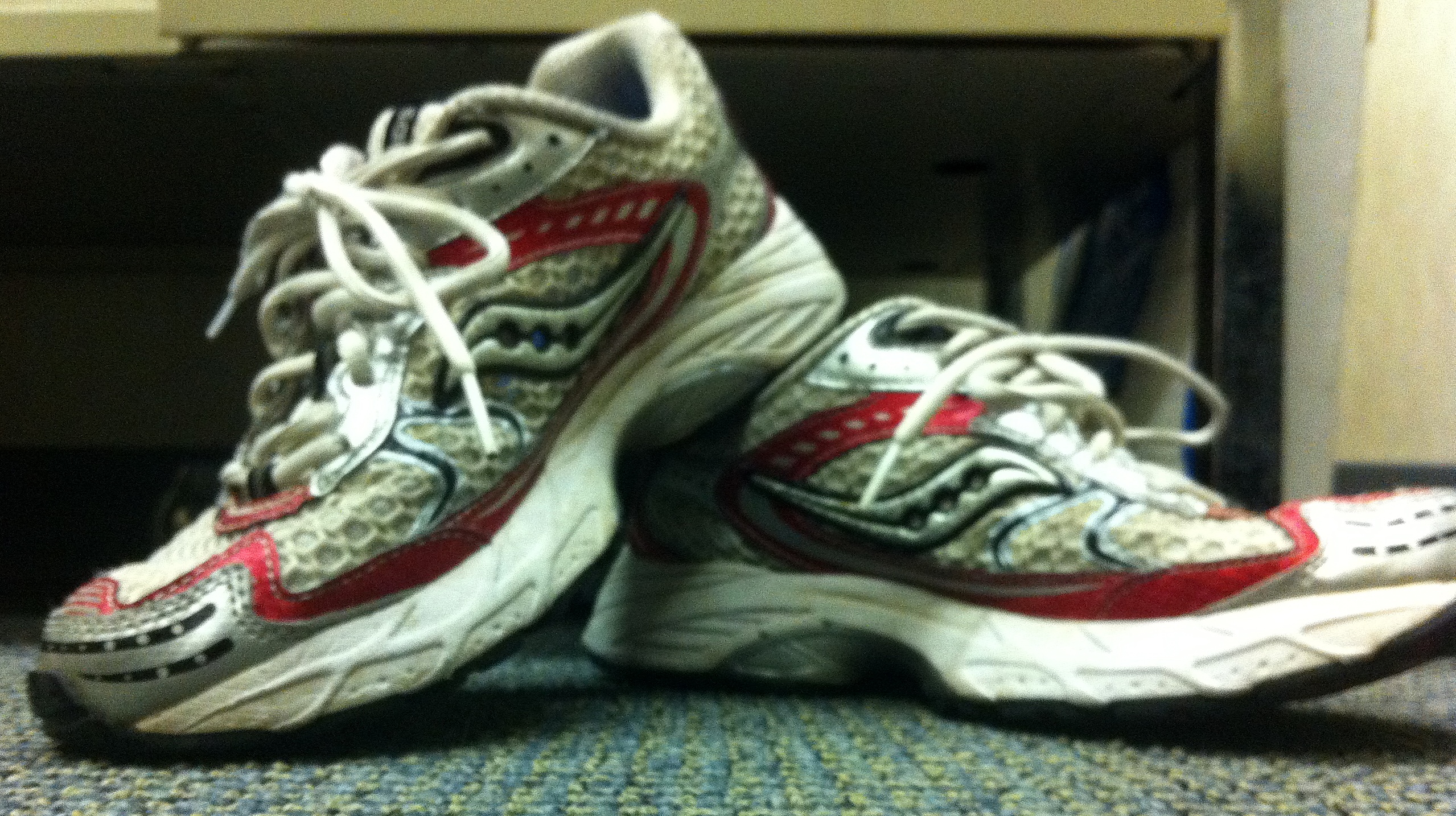 how to clean saucony shoes
